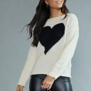 NWT Francesca’s Juliet Oversized Heart Sweater Small